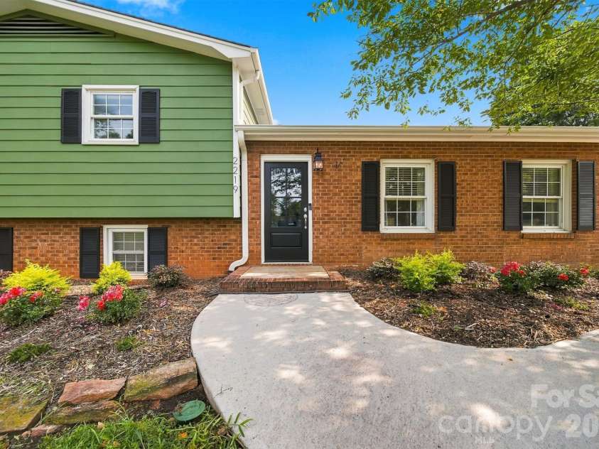 2219 36th Avenue, Hickory, NC 28601.  MLS# CAR4421520, YatesRealty ID 48687. 