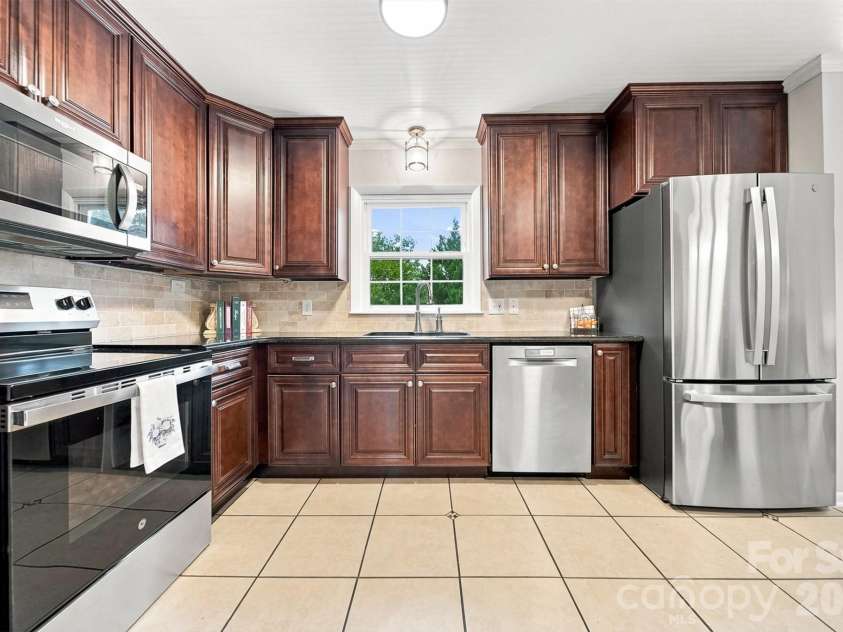 2219 36th Avenue, Hickory, NC 28601.  MLS# CAR4421520, YatesRealty ID 48687. 