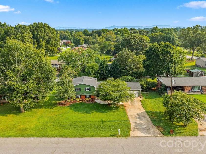 2219 36th Avenue, Hickory, NC 28601.  MLS# CAR4421520, YatesRealty ID 48687. 