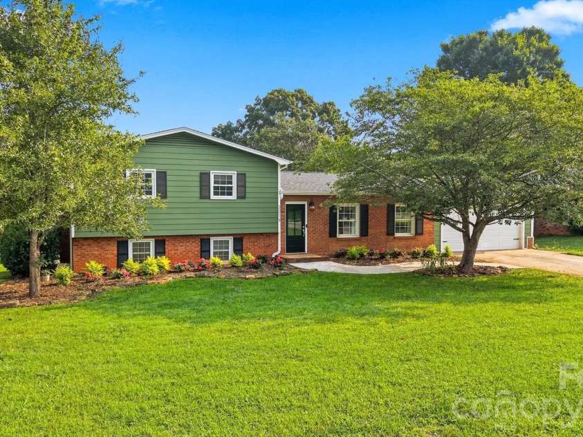 2219 36th Avenue, Hickory, NC 28601.  MLS# CAR4421520, YatesRealty ID 48687. 