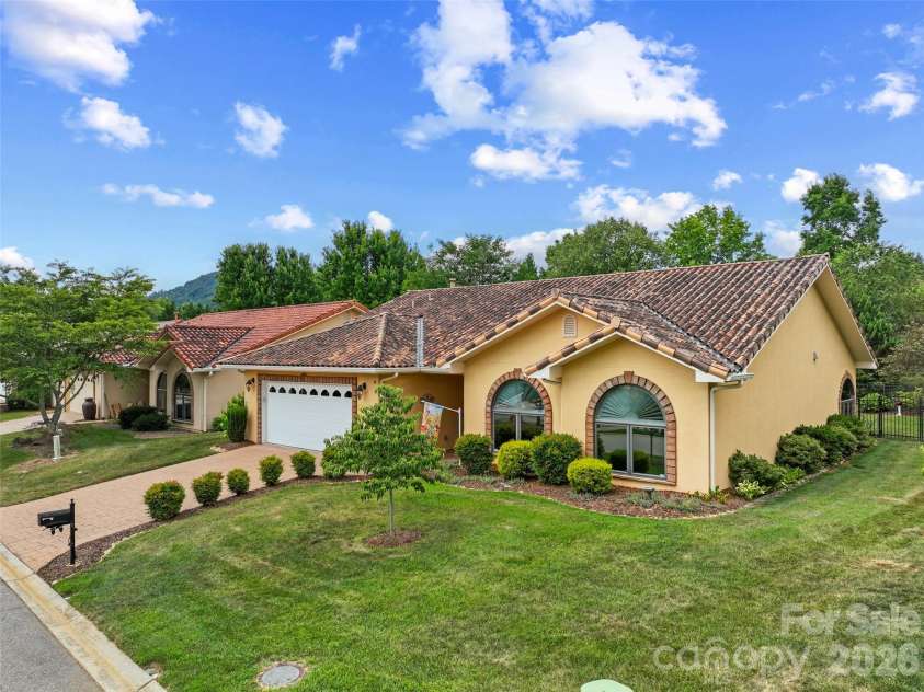 19 Pacifico Drive, Asheville, NC 28806.  MLS# CAR4408303, YatesRealty ID 48688. 