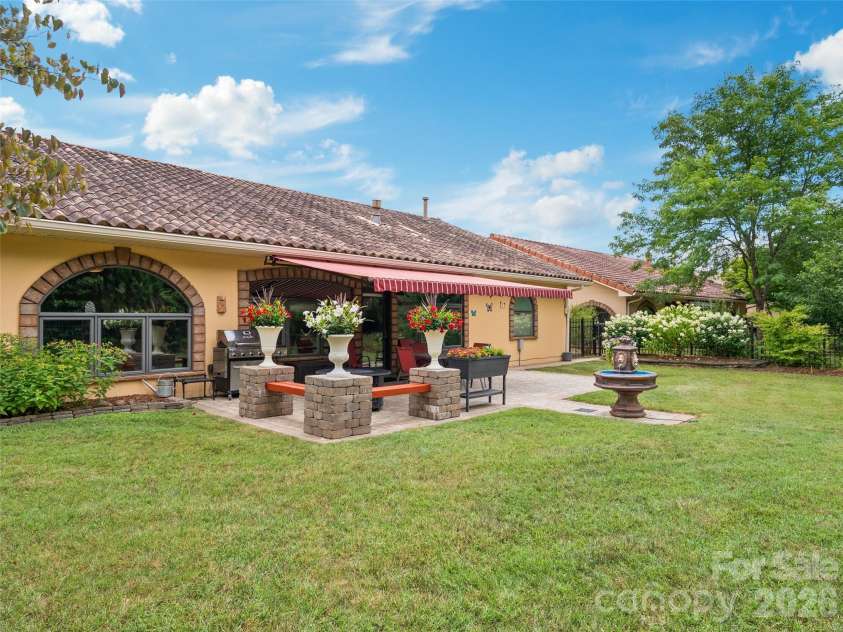 19 Pacifico Drive, Asheville, NC 28806.  MLS# CAR4408303, YatesRealty ID 48688. 