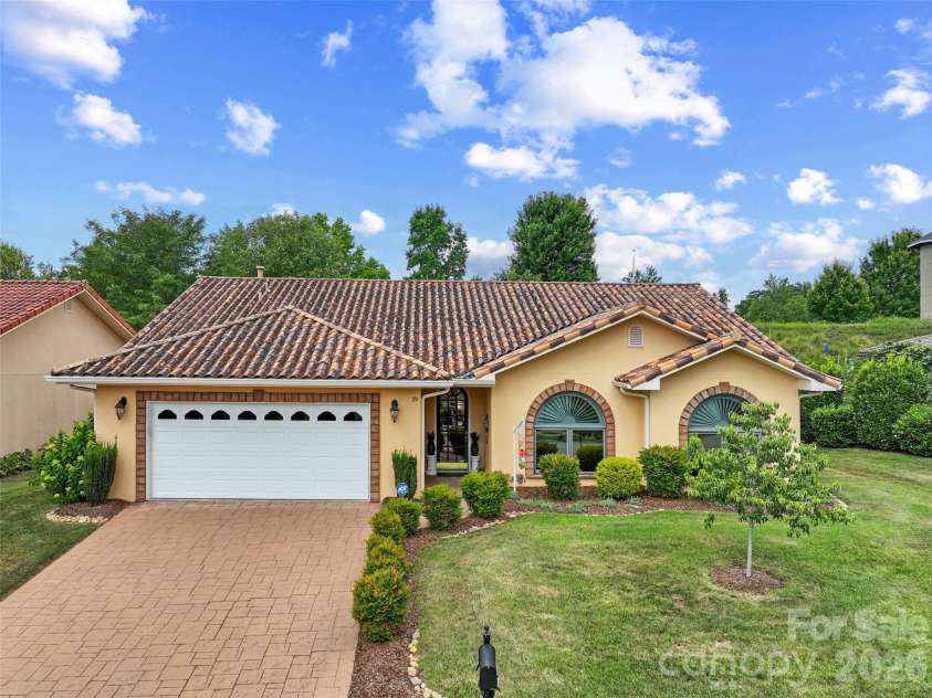 19 Pacifico Drive, Asheville, NC 28806.  MLS# CAR4408303, YatesRealty ID 48688. 