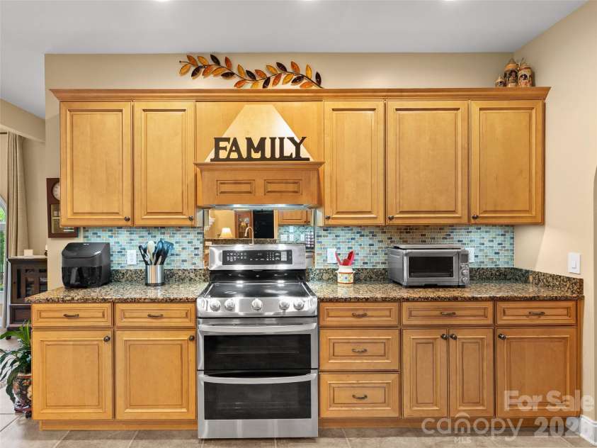 19 Pacifico Drive, Asheville, NC 28806.  MLS# CAR4408303, YatesRealty ID 48688. 