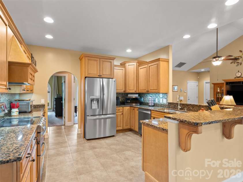 19 Pacifico Drive, Asheville, NC 28806.  MLS# CAR4408303, YatesRealty ID 48688. 
