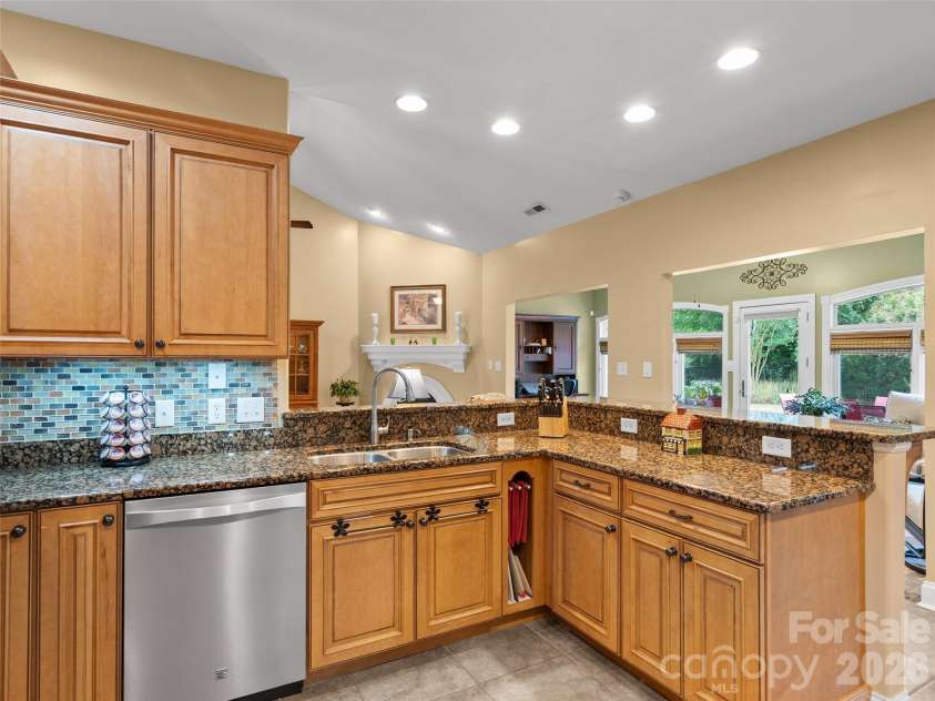19 Pacifico Drive, Asheville, NC 28806.  MLS# CAR4408303, YatesRealty ID 48688. 