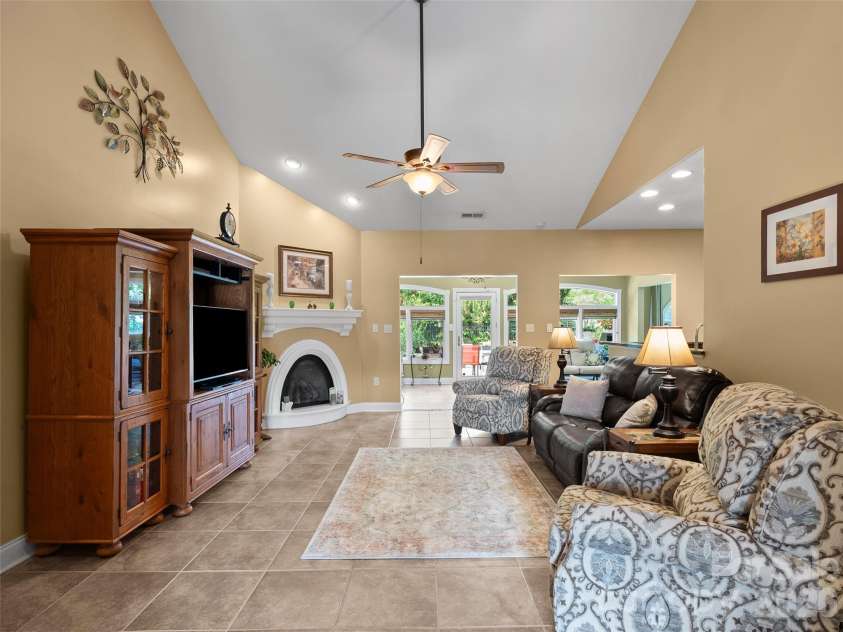 19 Pacifico Drive, Asheville, NC 28806.  MLS# CAR4408303, YatesRealty ID 48688. 