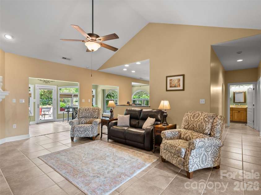 19 Pacifico Drive, Asheville, NC 28806.  MLS# CAR4408303, YatesRealty ID 48688. 
