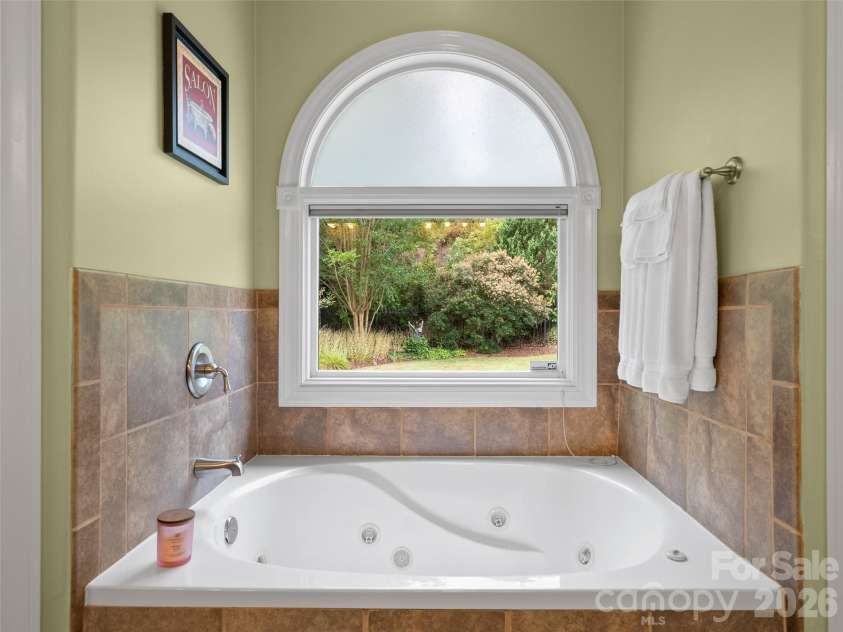 19 Pacifico Drive, Asheville, NC 28806.  MLS# CAR4408303, YatesRealty ID 48688. 
