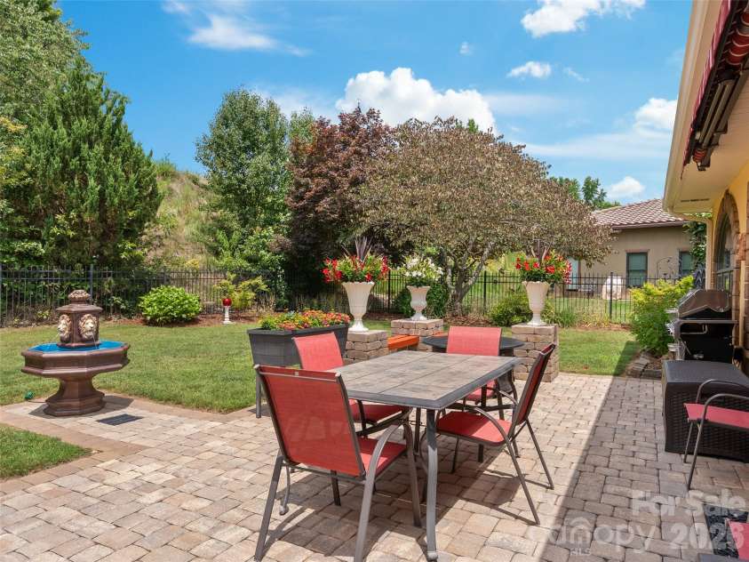 19 Pacifico Drive, Asheville, NC 28806.  MLS# CAR4408303, YatesRealty ID 48688. 