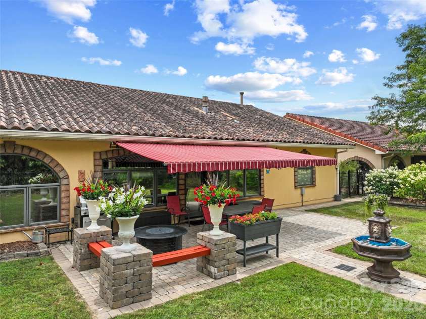 19 Pacifico Drive, Asheville, NC 28806.  MLS# CAR4408303, YatesRealty ID 48688. 