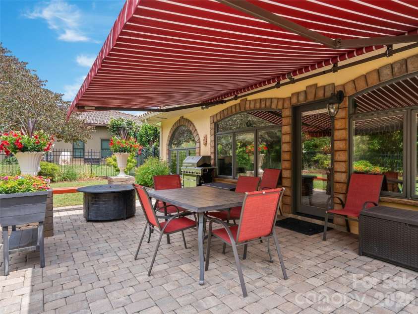 19 Pacifico Drive, Asheville, NC 28806.  MLS# CAR4408303, YatesRealty ID 48688. 