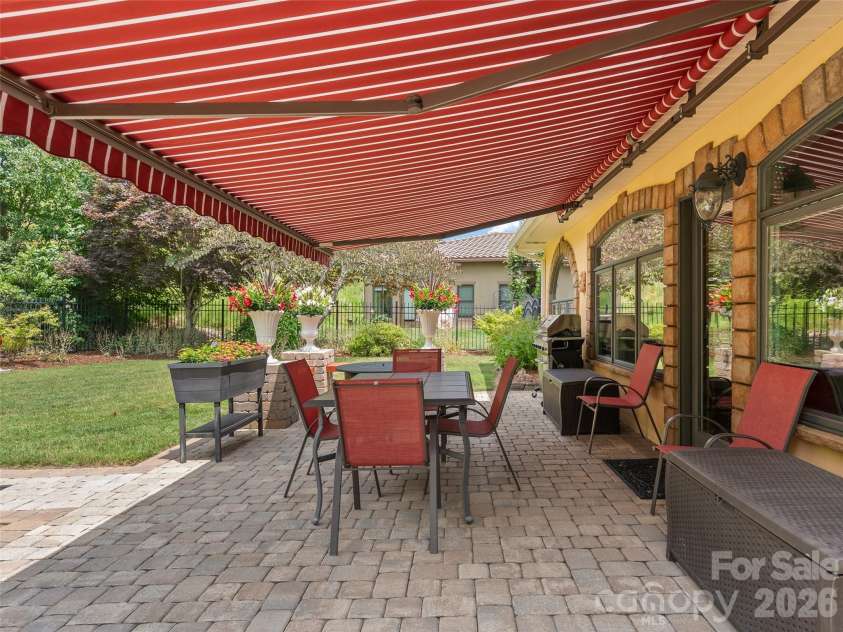 19 Pacifico Drive, Asheville, NC 28806.  MLS# CAR4408303, YatesRealty ID 48688. 