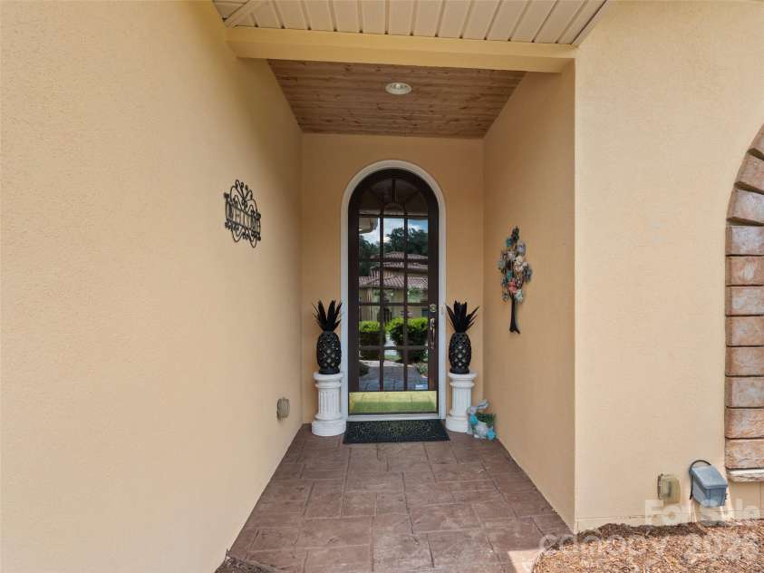 19 Pacifico Drive, Asheville, NC 28806.  MLS# CAR4408303, YatesRealty ID 48688. 
