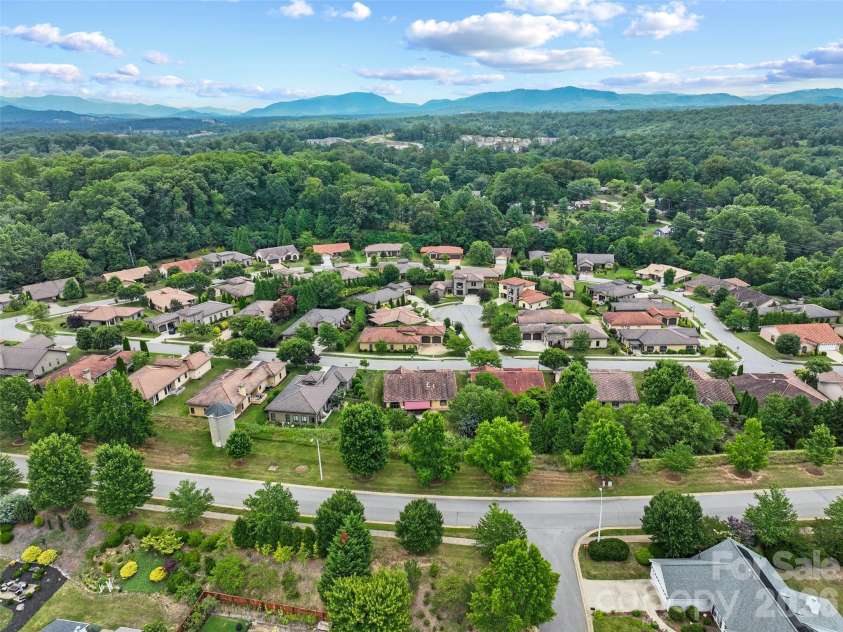 19 Pacifico Drive, Asheville, NC 28806.  MLS# CAR4408303, YatesRealty ID 48688. 