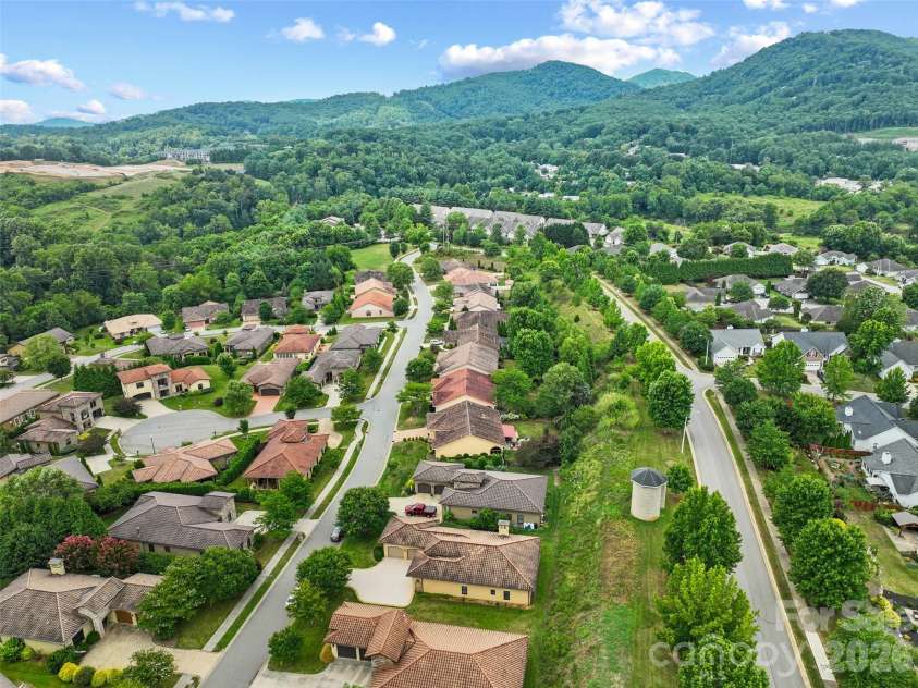 19 Pacifico Drive, Asheville, NC 28806.  MLS# CAR4408303, YatesRealty ID 48688. 