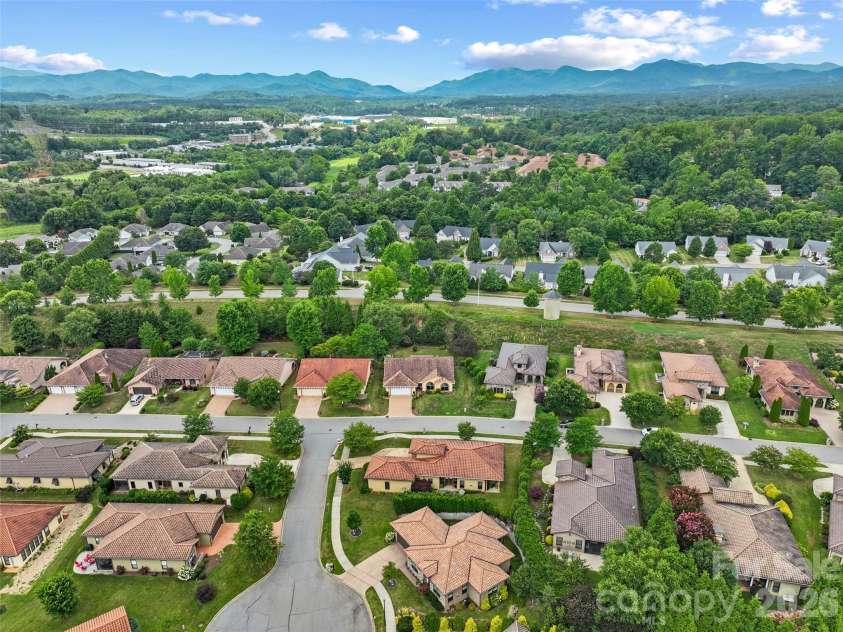19 Pacifico Drive, Asheville, NC 28806.  MLS# CAR4408303, YatesRealty ID 48688. 