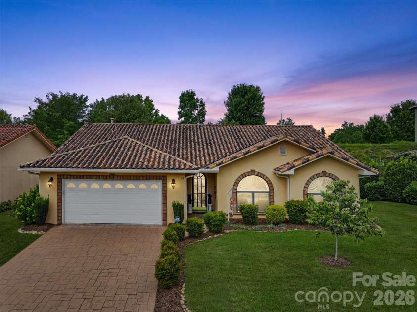 19 Pacifico Drive, Asheville, NC 28806.  MLS# CAR4408303, YatesRealty ID 48688. 