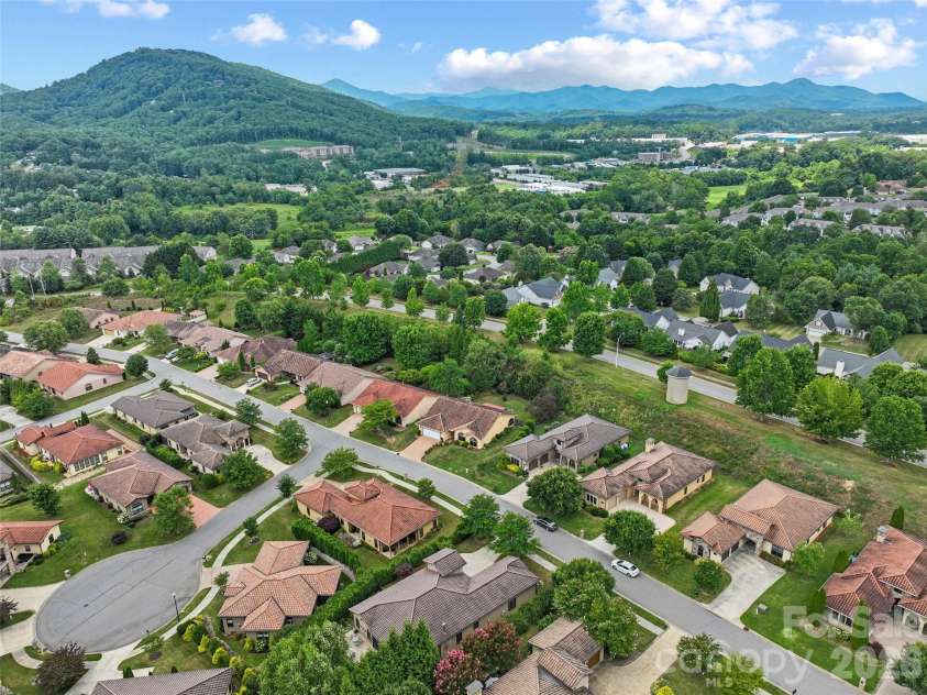 19 Pacifico Drive, Asheville, NC 28806.  MLS# CAR4408303, YatesRealty ID 48688. 