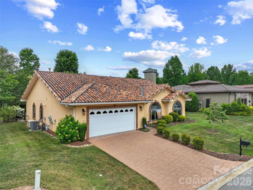 19 Pacifico Drive, Asheville, NC 28806.  MLS# CAR4408303, YatesRealty ID 48688. 