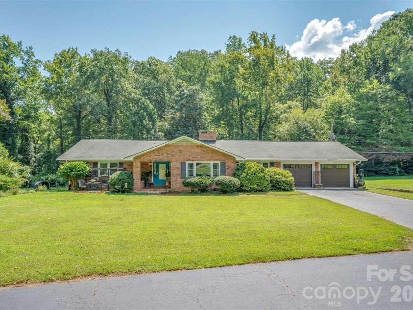 15 Meadowlark Drive, Tryon, NC 28782.  MLS# CAR4421124, YatesRealty ID 48690. 