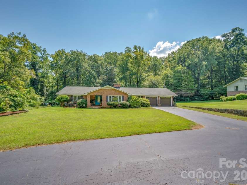 15 Meadowlark Drive, Tryon, NC 28782.  MLS# CAR4421124, YatesRealty ID 48690. 