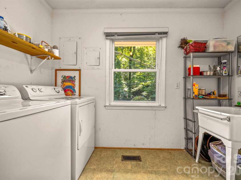 15 Meadowlark Drive, Tryon, NC 28782.  MLS# CAR4421124, YatesRealty ID 48690. 