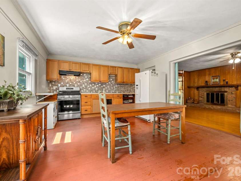 15 Meadowlark Drive, Tryon, NC 28782.  MLS# CAR4421124, YatesRealty ID 48690. 