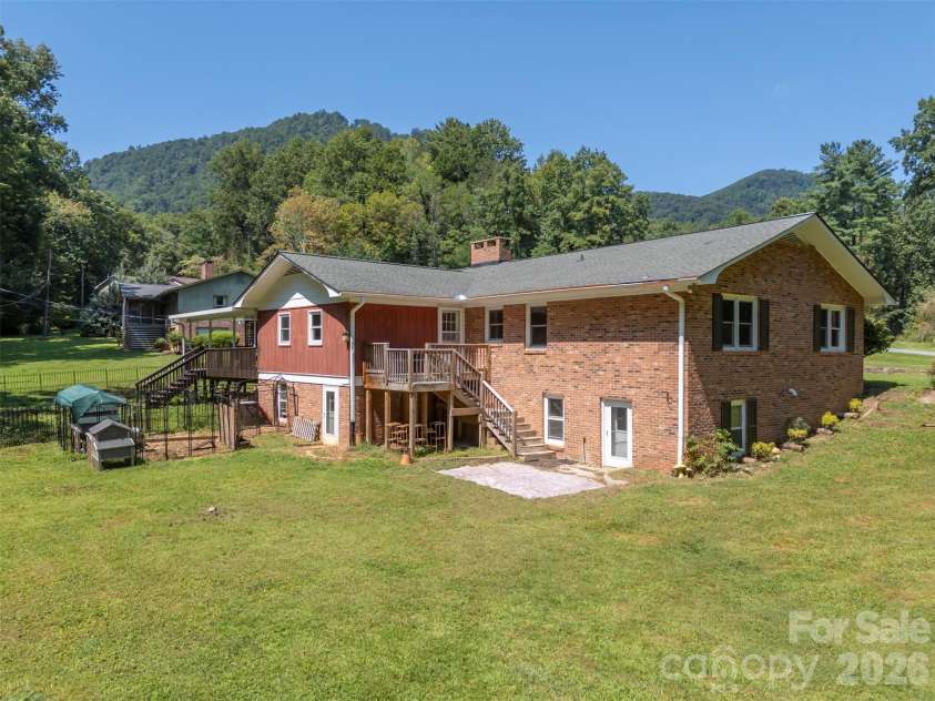 15 Meadowlark Drive, Tryon, NC 28782.  MLS# CAR4421124, YatesRealty ID 48690. 