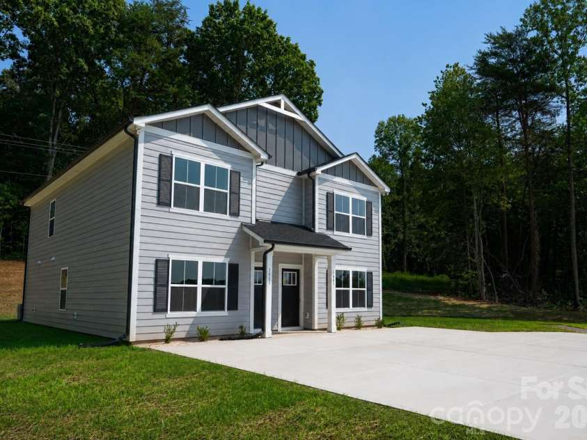 3081-3083 12th Avenue, Hickory, NC 28602.  MLS# CAR4419260, YatesRealty ID 48691. 