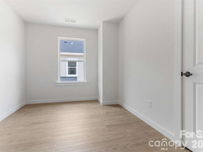 3081-3083 12th Avenue, Hickory, NC 28602.  MLS# CAR4419260, YatesRealty ID 48691. 
