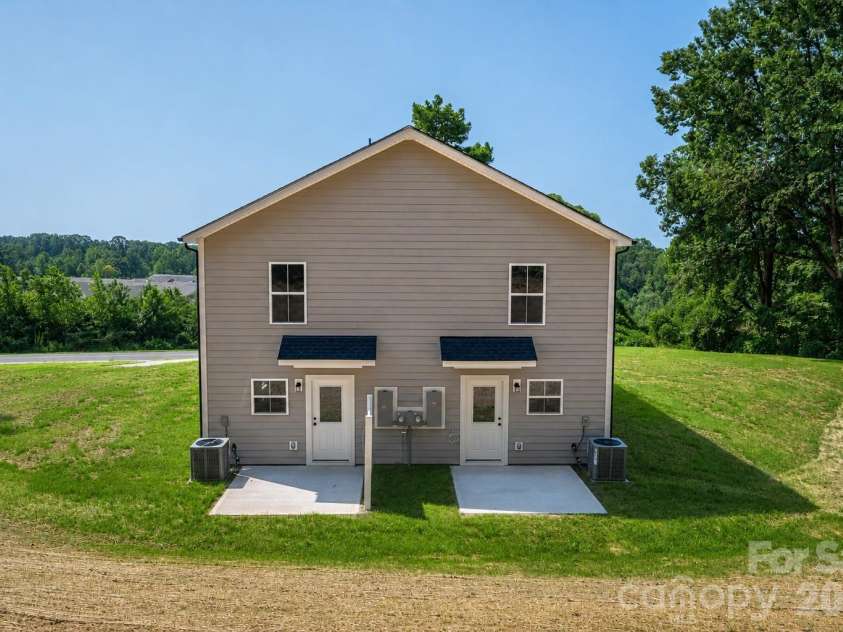 3081-3083 12th Avenue, Hickory, NC 28602.  MLS# CAR4419260, YatesRealty ID 48691. 