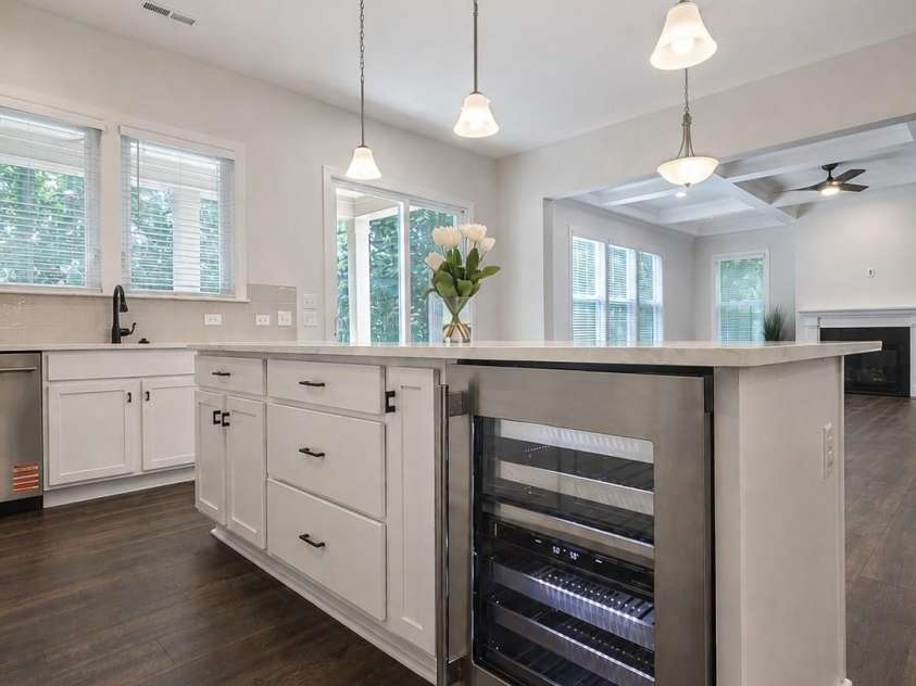 812 19th Street, Charlotte, NC 28205.  MLS# CAR4415955, YatesRealty ID 48692. Wine cooler