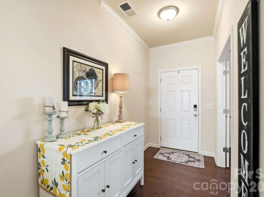 15931 Harbor Hill Drive, Charlotte, NC 28273.  MLS# CAR4421390, YatesRealty ID 48693. 