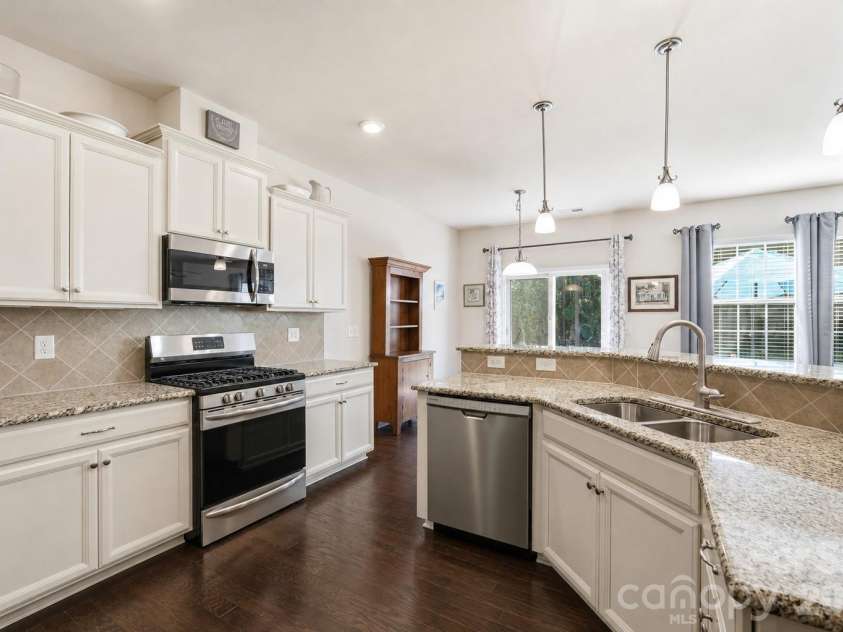 15931 Harbor Hill Drive, Charlotte, NC 28273.  MLS# CAR4421390, YatesRealty ID 48693. 
