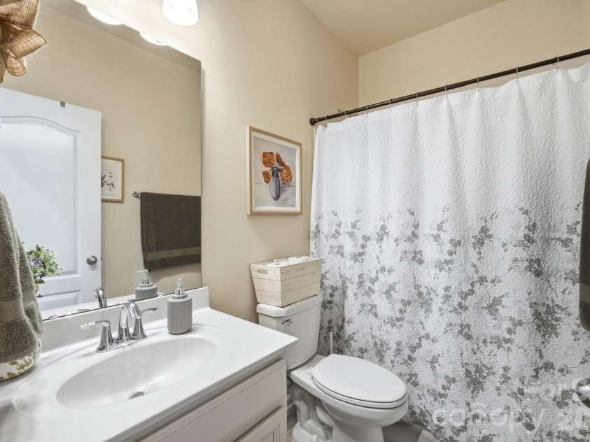 15931 Harbor Hill Drive, Charlotte, NC 28273.  MLS# CAR4421390, YatesRealty ID 48693. 