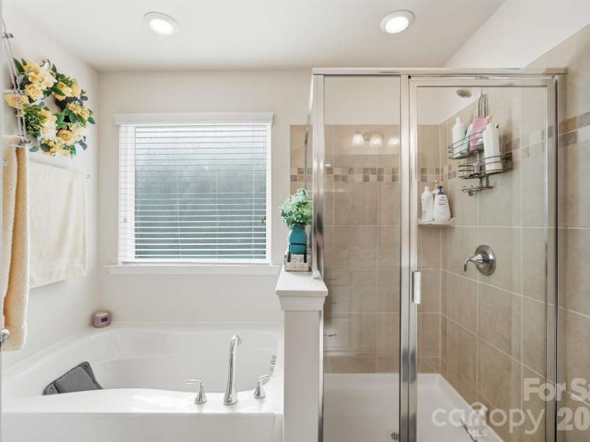 15931 Harbor Hill Drive, Charlotte, NC 28273.  MLS# CAR4421390, YatesRealty ID 48693. 