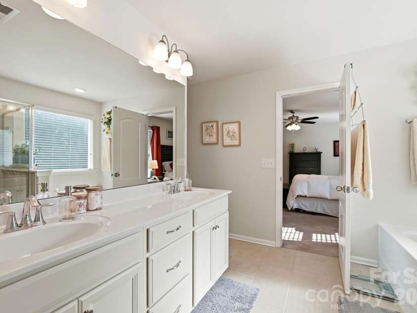 15931 Harbor Hill Drive, Charlotte, NC 28273.  MLS# CAR4421390, YatesRealty ID 48693. 