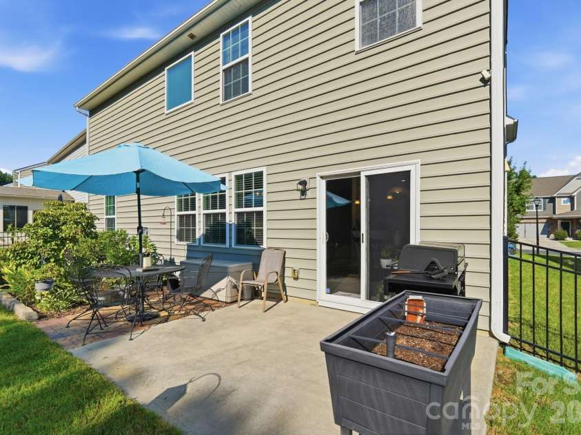 15931 Harbor Hill Drive, Charlotte, NC 28273.  MLS# CAR4421390, YatesRealty ID 48693. 