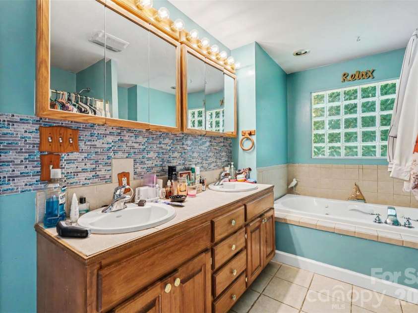 433 Foster Lake Road, Blacksburg, SC 29702.  MLS# CAR4408104, YatesRealty ID 48695. 