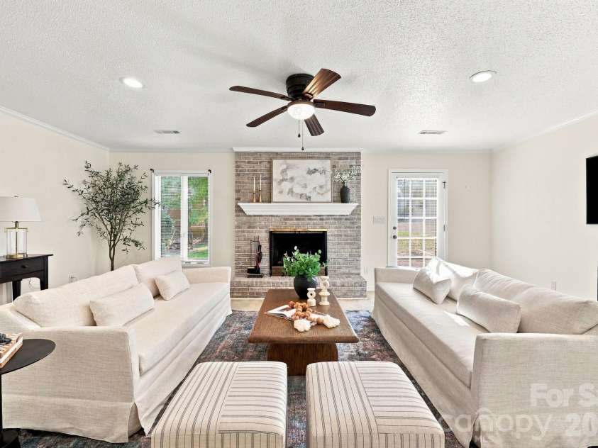 103 Briar Ridge Circle, Winston Salem, NC 27104.  MLS# CAR4421455, YatesRealty ID 48697. 