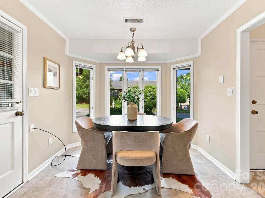 103 Briar Ridge Circle, Winston Salem, NC 27104.  MLS# CAR4421455, YatesRealty ID 48697. 