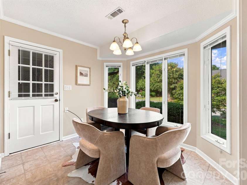 103 Briar Ridge Circle, Winston Salem, NC 27104.  MLS# CAR4421455, YatesRealty ID 48697. 