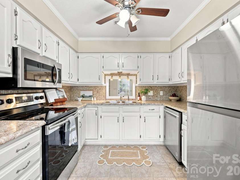 103 Briar Ridge Circle, Winston Salem, NC 27104.  MLS# CAR4421455, YatesRealty ID 48697. 