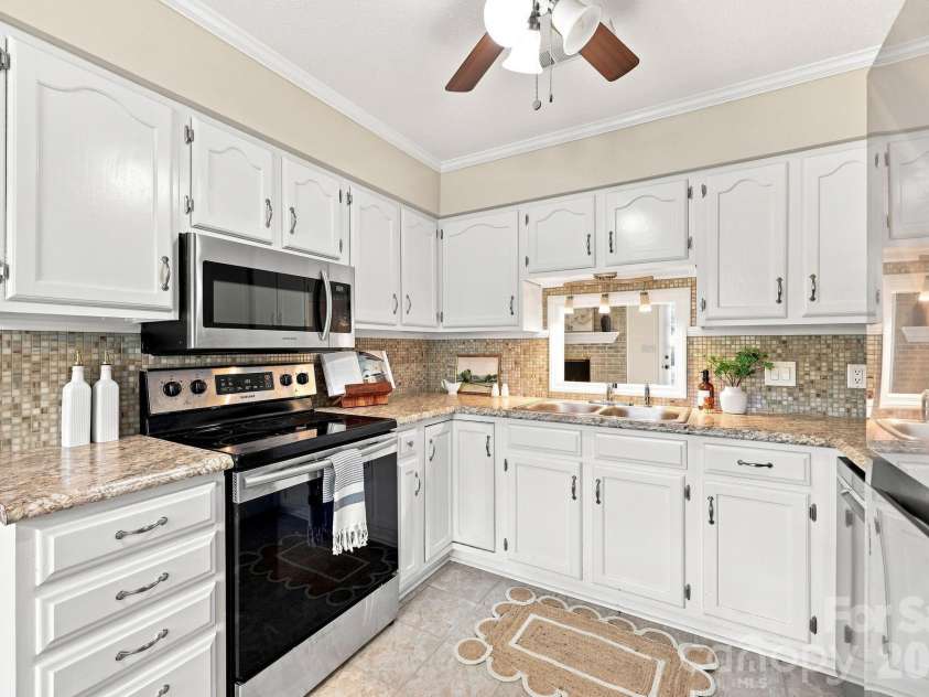 103 Briar Ridge Circle, Winston Salem, NC 27104.  MLS# CAR4421455, YatesRealty ID 48697. 