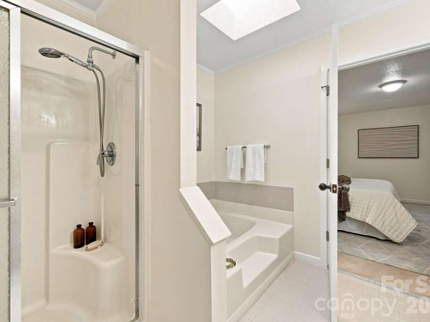 103 Briar Ridge Circle, Winston Salem, NC 27104.  MLS# CAR4421455, YatesRealty ID 48697. 