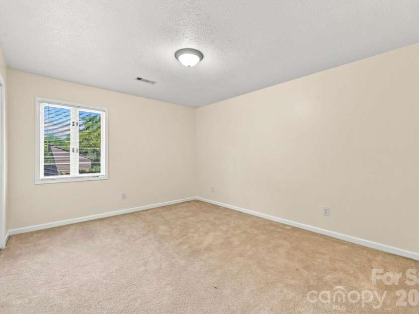 103 Briar Ridge Circle, Winston Salem, NC 27104.  MLS# CAR4421455, YatesRealty ID 48697. 
