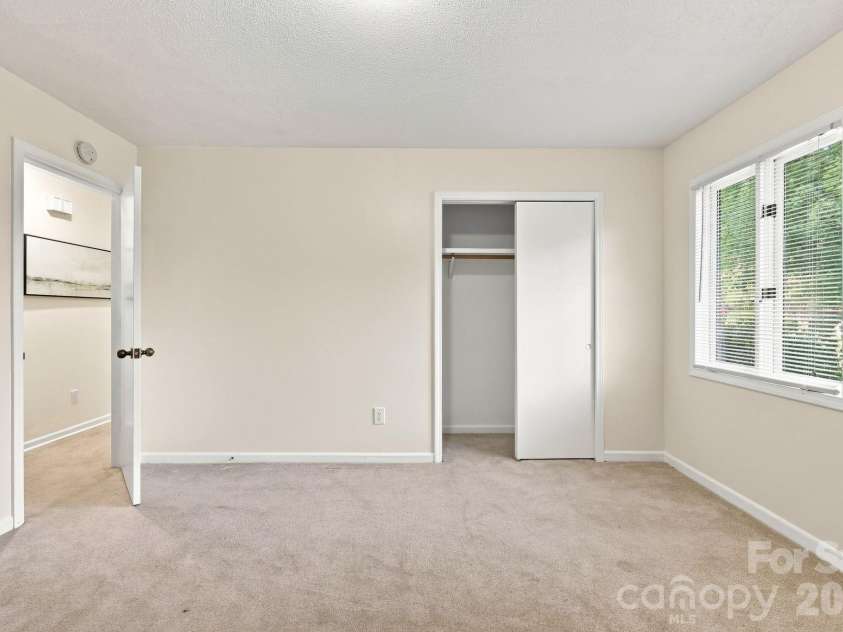 103 Briar Ridge Circle, Winston Salem, NC 27104.  MLS# CAR4421455, YatesRealty ID 48697. 