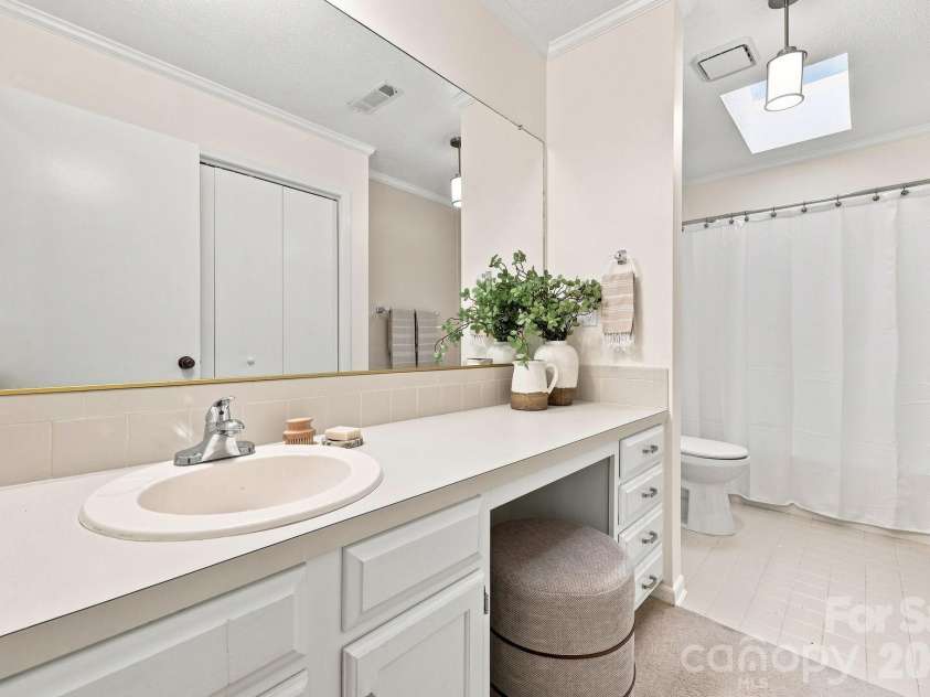 103 Briar Ridge Circle, Winston Salem, NC 27104.  MLS# CAR4421455, YatesRealty ID 48697. 
