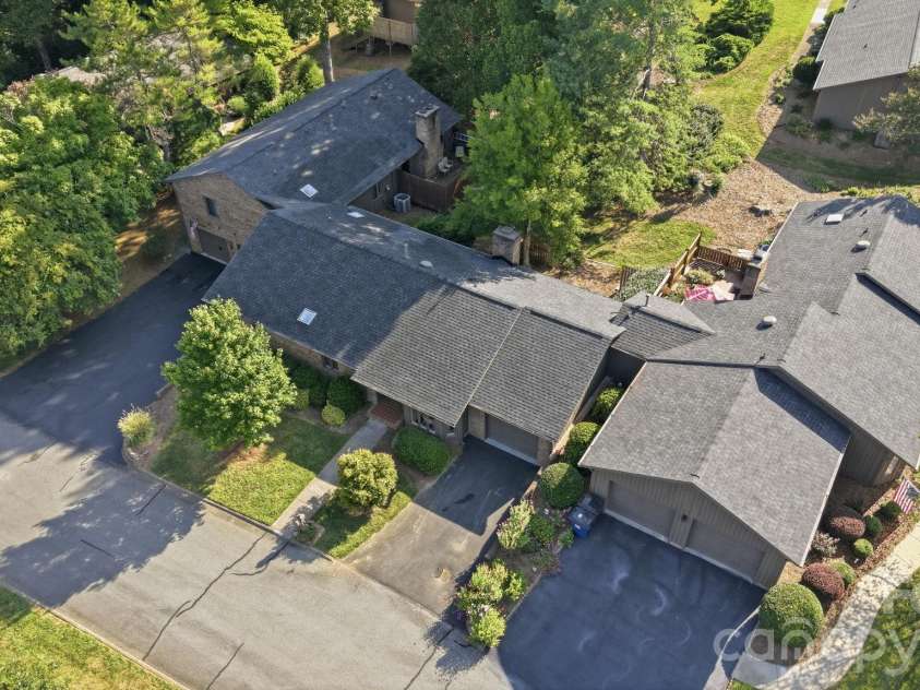 103 Briar Ridge Circle, Winston Salem, NC 27104.  MLS# CAR4421455, YatesRealty ID 48697. 